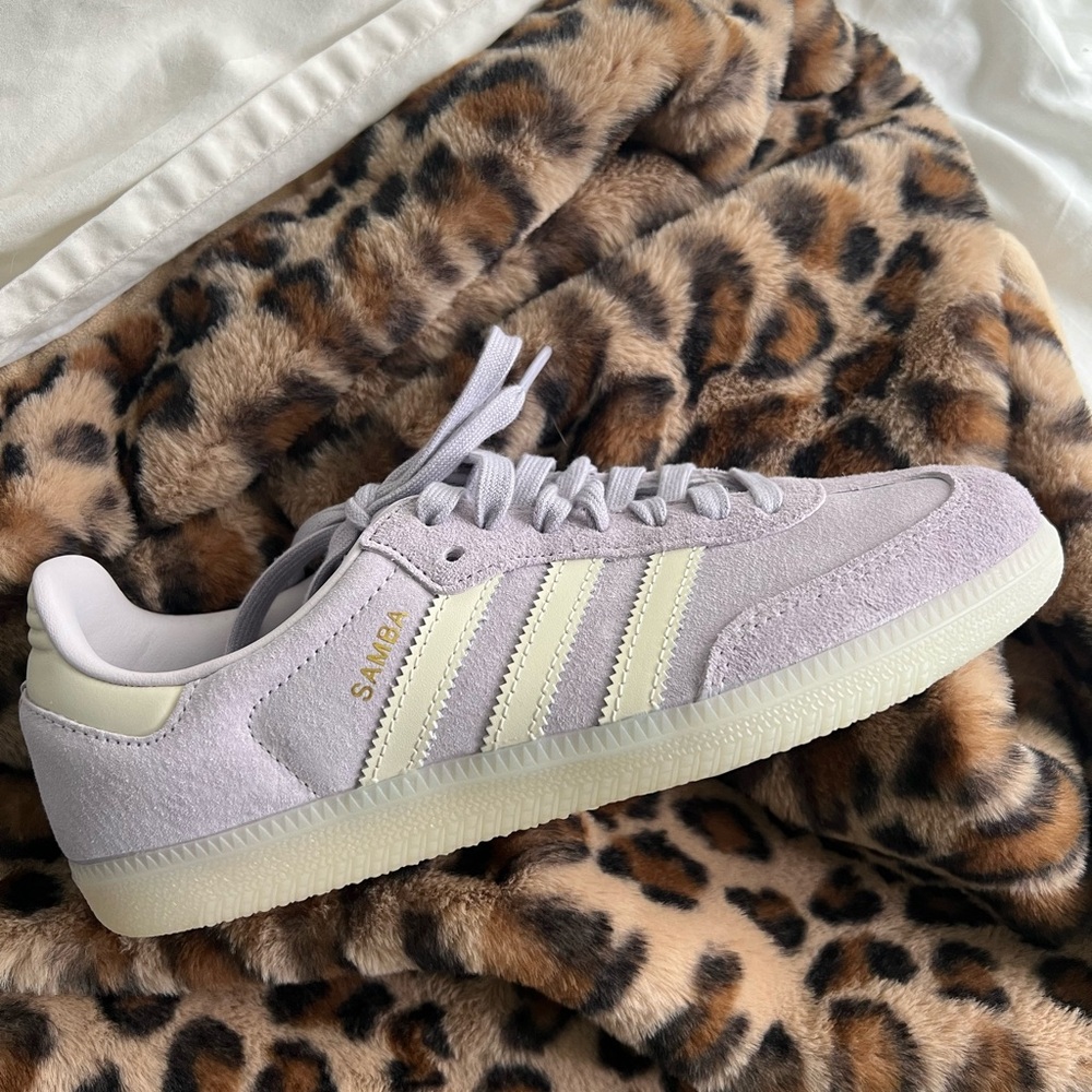 Adidas Sambas OG in Silver Dawn/Chalk White